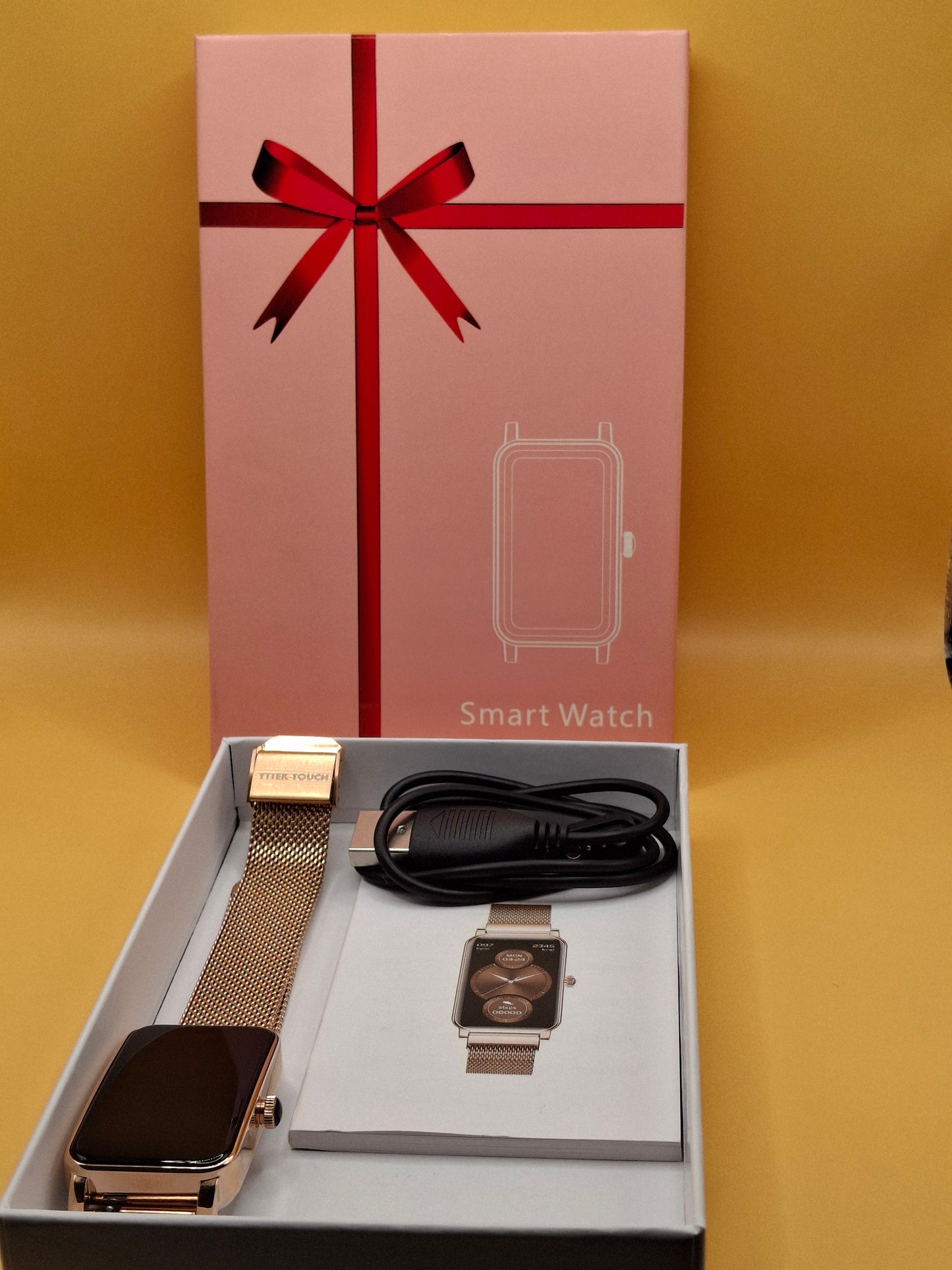 Montre Lara + bracelet Isa en acier inoxydable doré.